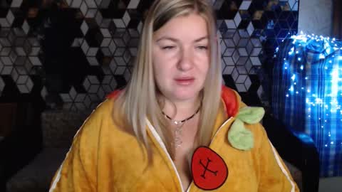 Snapshot of nikaskylink chatting on 17, 12, 2025 Nika online show from 17, 12, 2025