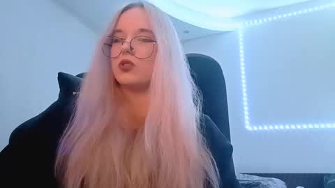 Snapshot of nikitamobbs chatting on 10, 11, 2025 Trax online show from 10, 11, 2025