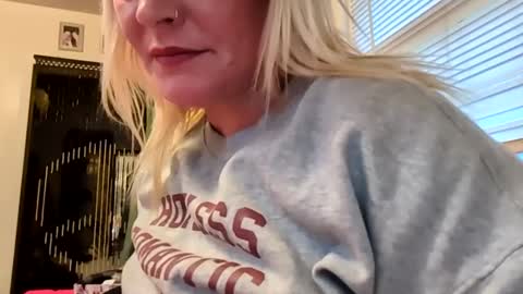 Snapshot of nikki32313 chatting on 8, 5, 2026 nikki32313 online show from 8, 5, 2026