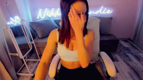 nikki_blondiee online show from 3, 1, 2025