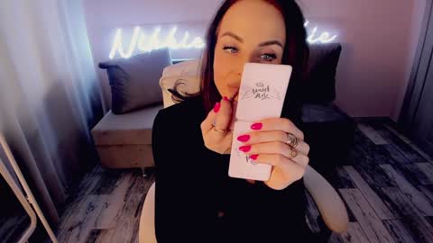 nikki_blondiee online show from 29, 1, 2025