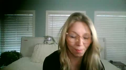 Snapshot of nikkib653466 chatting on 8, 1, 2026 nikkib653466 online show from 8, 1, 2026