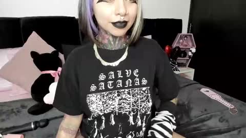 Snapshot of nikkiramone chatting on 12, 3, 2025 Nikki Ramone online show from 12, 3, 2025