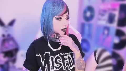 Snapshot of nikkiramone chatting on 10, 11, 2025 Nikki Ramone online show from 10, 11, 2025