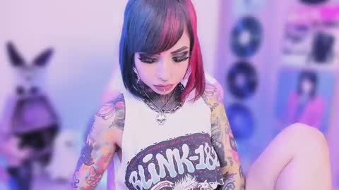 Snapshot of nikkiramone chatting on 18, 11, 2025 Nikki Ramone online show from 18, 11, 2025