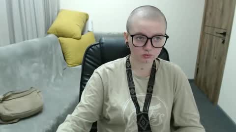 nikkysnow online show from 10, 9, 2025