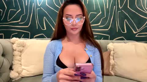 Snapshot of nikkysnoww chatting on 20, 11, 2025 Nikki online show from 20, 11, 2025