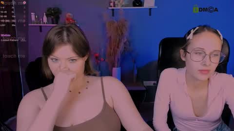 Snapshot of nikol_kitt chatting on 19, 10, 2025 Little Niko Help me reach my goals online show from 19, 10, 2025