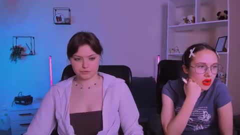 Snapshot of nikol_kitt chatting on 9, 11, 2025 Little Niko Help me reach my goals online show from 9, 11, 2025