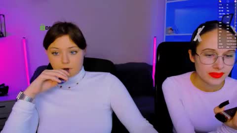 Snapshot of nikol_kitt chatting on 12, 11, 2025 Little Niko Help me reach my goals online show from 12, 11, 2025