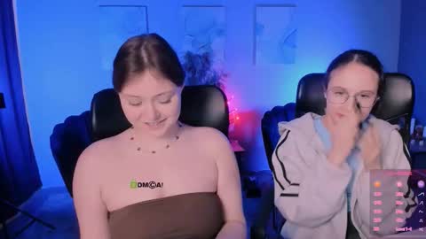 Snapshot of nikol_kitt chatting on 22, 11, 2025 Little Niko Help me reach my goals online show from 22, 11, 2025