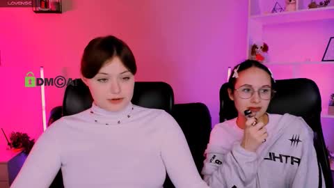 Snapshot of nikol_kitt chatting on 15, 12, 2025 Little Niko Help me reach my goals online show from 15, 12, 2025