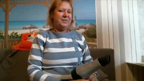 Snapshot of nikole111 chatting on 10, 10, 2025 Nikole1 online show from 10, 10, 2025
