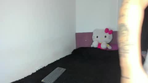 Nikole online show from 5, 4, 2026