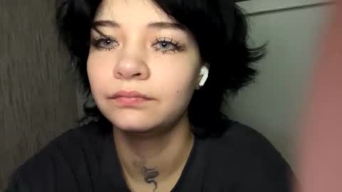 Snapshot of nikoli_naw chatting on 6, 1, 2025 nikoli_naw online show from 6, 1, 2025