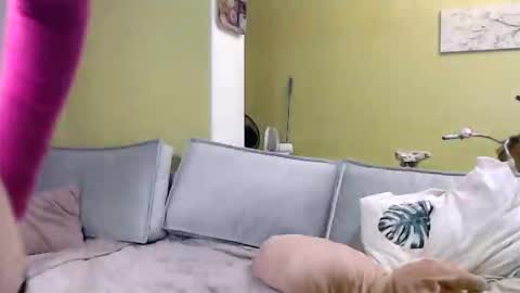 Snapshot of nikoltravel chatting on 1, 12, 2025 Nikol online show from 1, 12, 2025