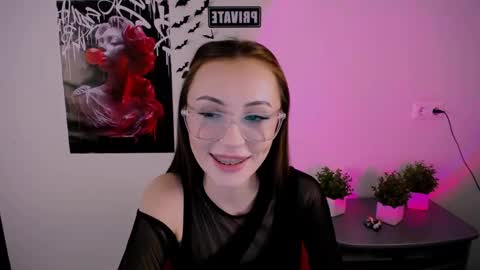Snapshot of nikonara_ chatting on 8, 3, 2025 nikonara_ online show from 8, 3, 2025