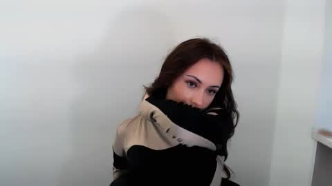 Snapshot of nikonara_ chatting on 15, 10, 2025 nikonara_ online show from 15, 10, 2025