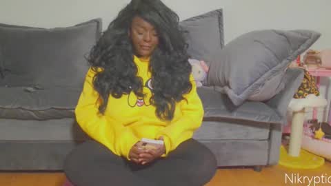 Snapshot of nikryptic chatting on 18, 12, 2025 Nikole online show from 18, 12, 2025