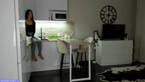 Bella online show from 2, 2, 2025