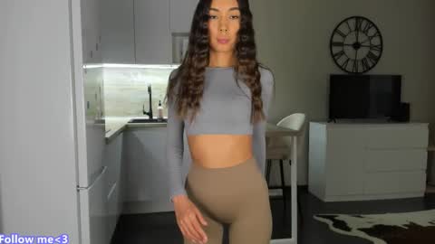 Bella online show from 5, 3, 2025