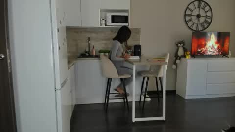 Bella online show from 19, 9, 2025