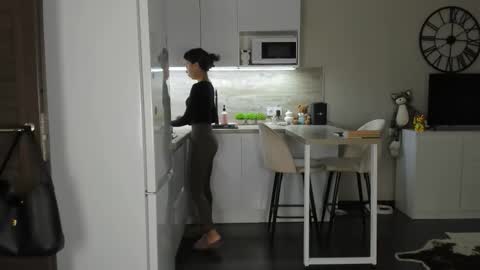 Bella online show from 6, 10, 2025