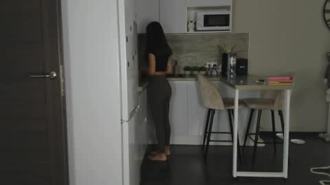 Snapshot of nilliluv chatting on 24, 4, 2026 Bella online show from 24, 4, 2026
