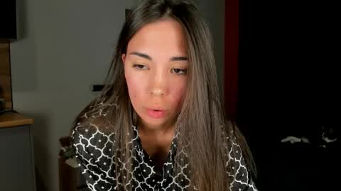 Snapshot of nilliluv chatting on 24, 5, 2026 Bella online show from 24, 5, 2026