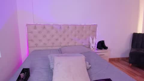 Nina Fox  online show from 27, 3, 2026