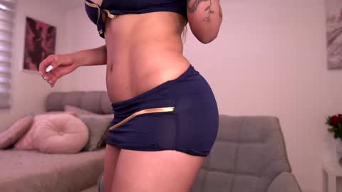 Snapshot of nina_mon chatting on 10, 10, 2025 Angie online show from 10, 10, 2025