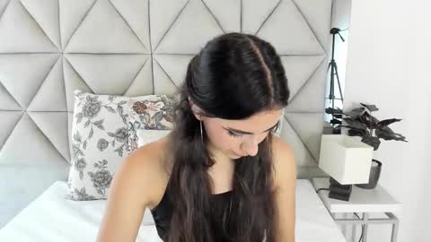  Nina  online show from 6, 10, 2025