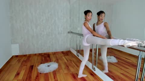 Natalia  FOLLOW ME ----  nathy po online show from 31, 1, 2025