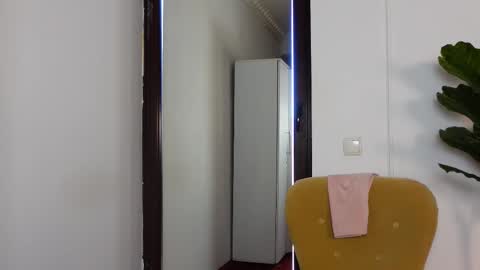 NinaCrystal online show from 19, 12, 2025