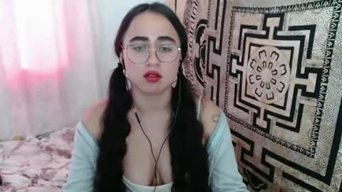 N I N A online show from 18, 11, 2025