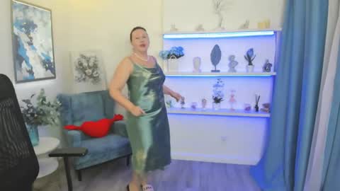 ninastarle online show from 15, 4, 2026