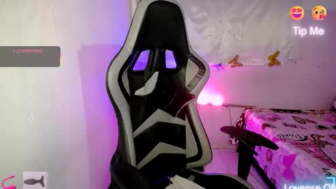 ninatinydoll1 online show from 12, 10, 2025