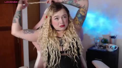 Snapshot of ninaxxstorm chatting on 1, 10, 2025 Nina online show from 1, 10, 2025