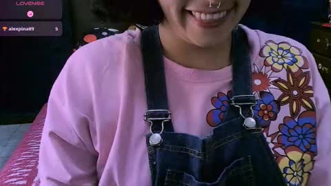 Snapshot of ninayellow chatting on 6, 11, 2025 Nina online show from 6, 11, 2025