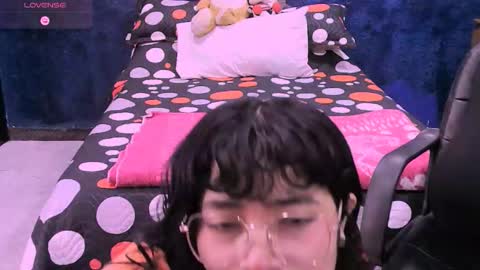 Snapshot of ninayellow chatting on 3, 12, 2025 Nina online show from 3, 12, 2025