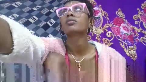 ninie246746 online show from 13, 4, 2026