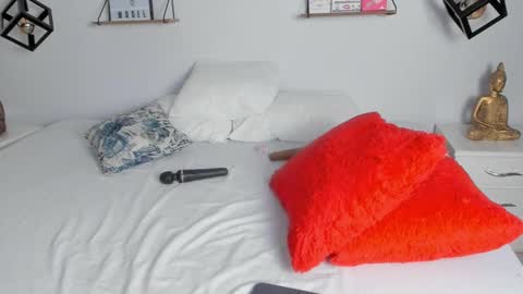 Nitha Gonzalez online show from 10, 2, 2025