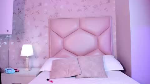 Snapshot of noa_butterfly chatting on 7, 10, 2025 ambarsulliva online show from 7, 10, 2025