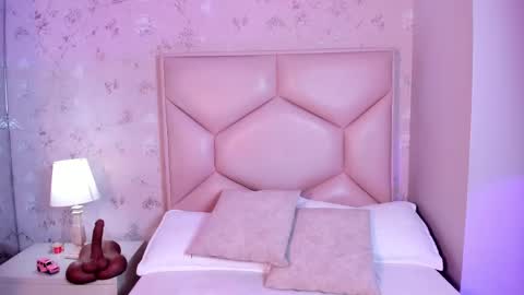 Snapshot of noa_butterfly chatting on 14, 10, 2025 ambarsulliva online show from 14, 10, 2025