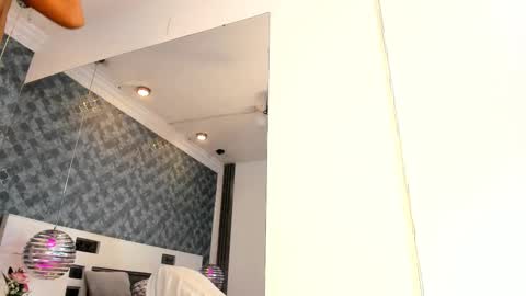 Snapshot of noabrowm chatting on 10, 3, 2025 noah online show from 10, 3, 2025