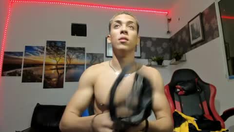 noah_flynn1 online show from 16, 3, 2026