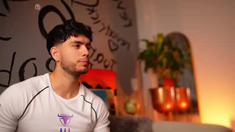 Snapshot of noha_miler chatting on 24, 11, 2025 kevin online show from 24, 11, 2025