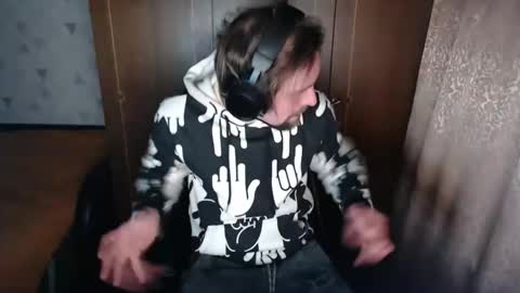 Snapshot of noise_zero chatting on 14, 11, 2025 Noise Zero online show from 14, 11, 2025