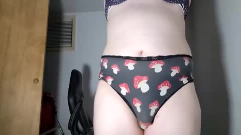 nonbinarybeauty20 online show from 28, 11, 2025