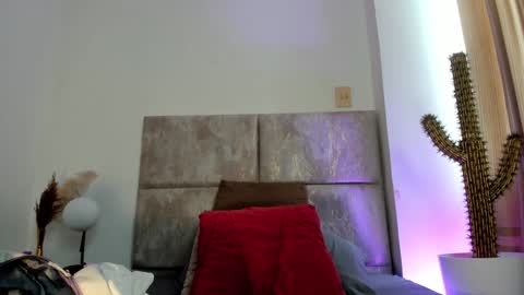 Snapshot of nora_dasilva chatting on 5, 12, 2024 Nora Da Silva online show from 5, 12, 2024